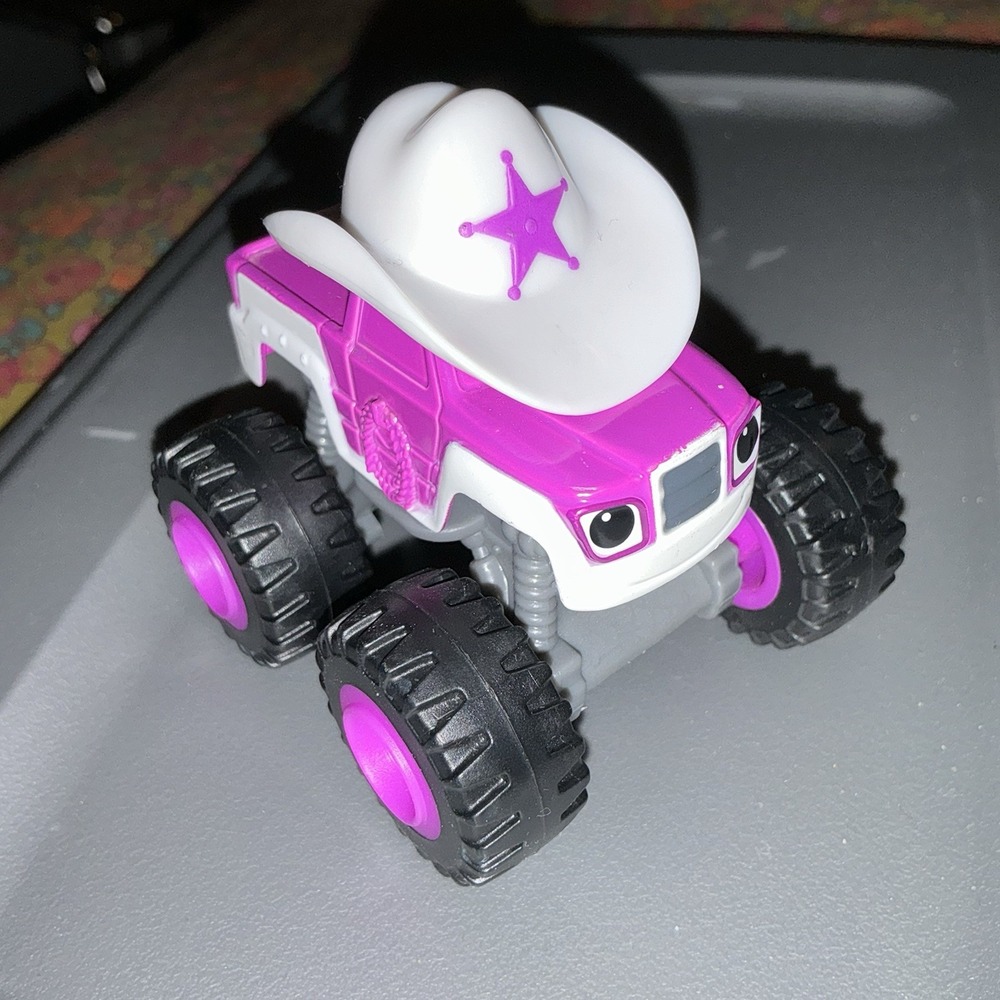 Blaze and the Monster Machines Metallic Racer Starla Die Cast Truck Cowgirl Hat
